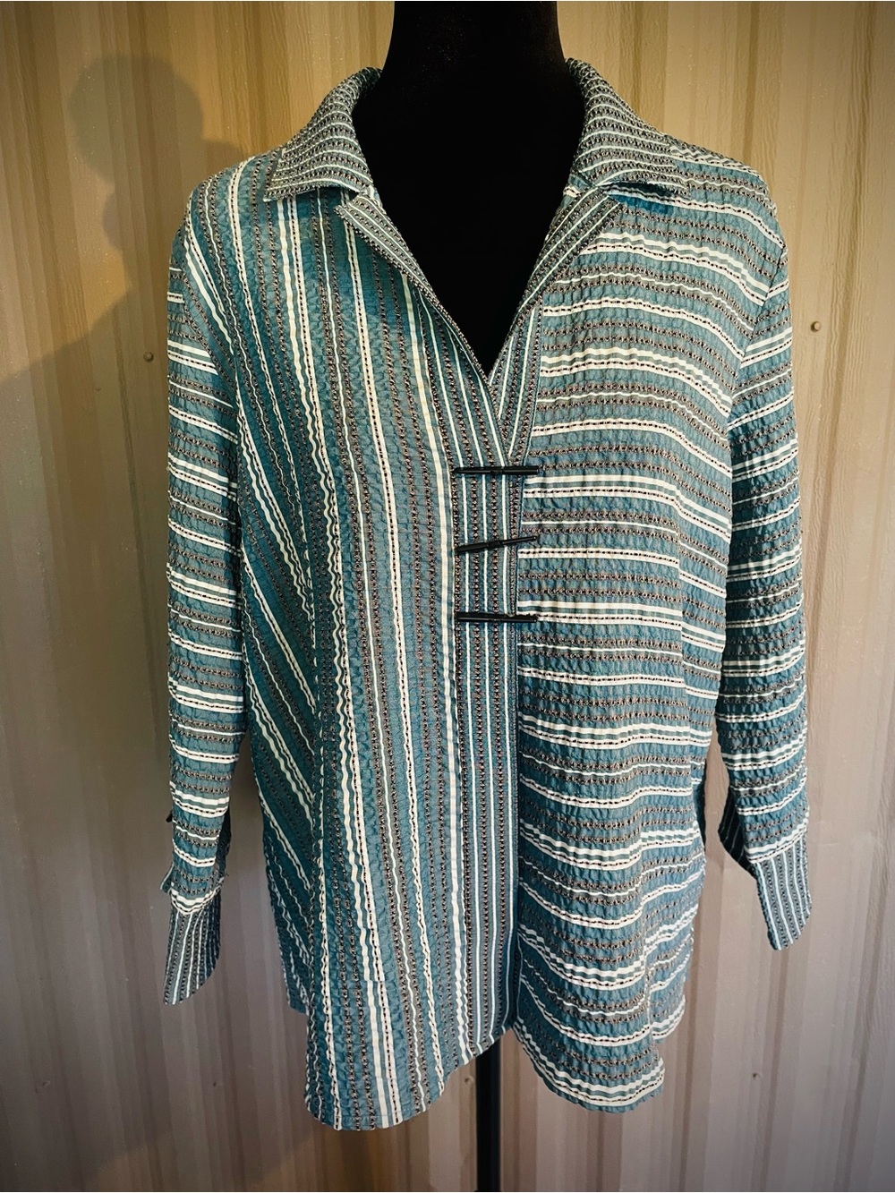HABITAT Crinkle Gauzy Top Toggle Button Tunic Blouse Green Stripe Unique sz S - Picture 2 of 15